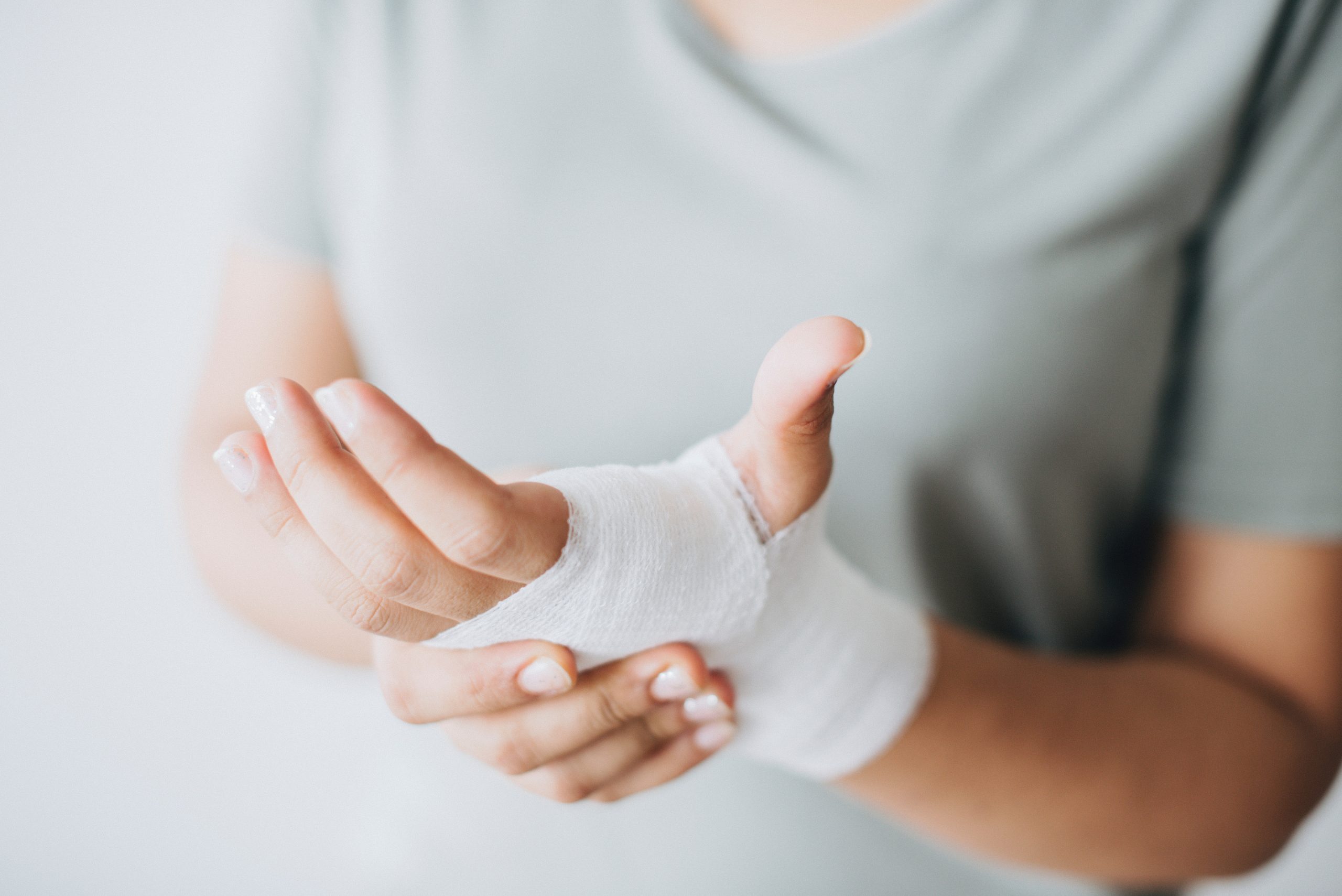 bandage-close-up-hands-1571172